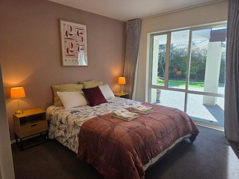 Hidden Gem of Christchurch - Sleeps 13 - image 21