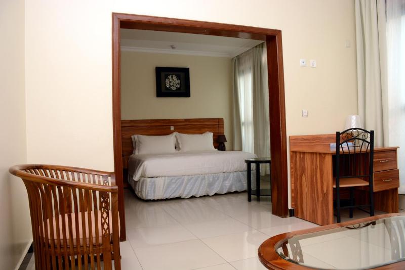 La Posh Hotel - image 14