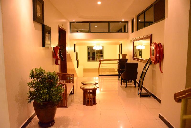 La Posh Hotel - image 2