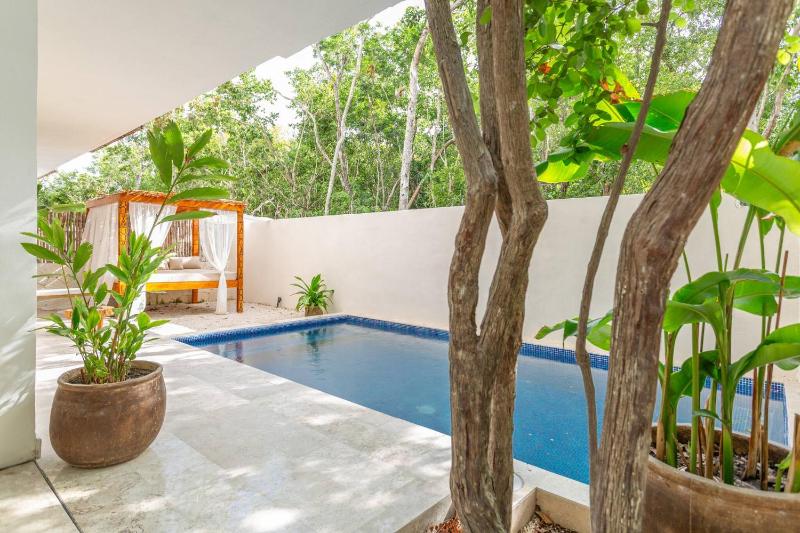 Tropical retreat: Scooters Hot Tub Pool Projector - image 38