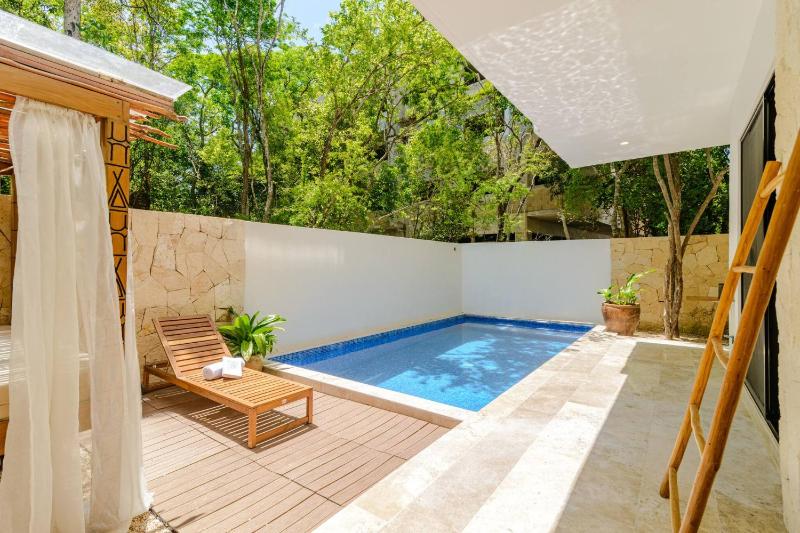Tropical retreat: Scooters Hot Tub Pool Projector - image 32