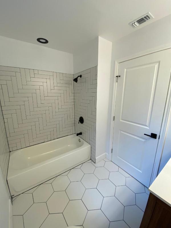 Charming 2BR House Inclusive & Long-Stay Friendly - image 2