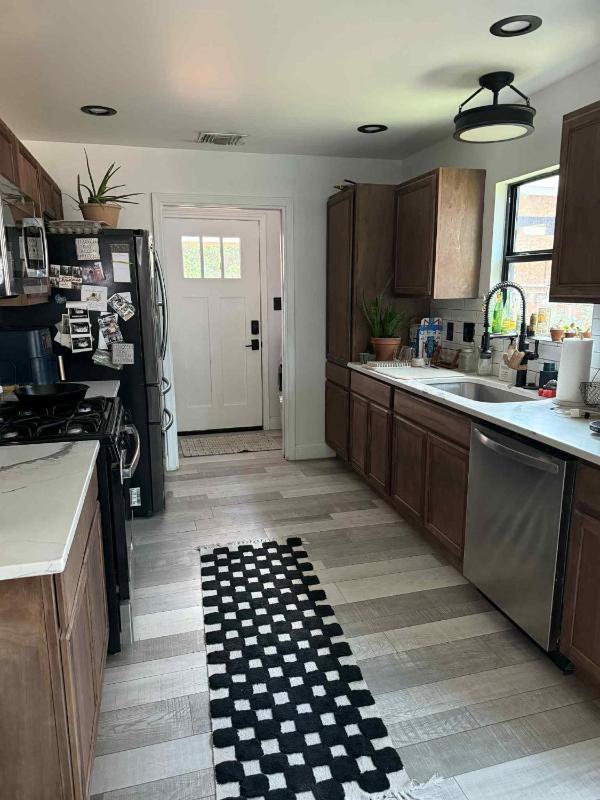 Charming 2BR House Inclusive & Long-Stay Friendly - image 5