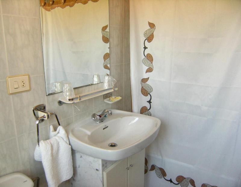 Double or Twin Room image 3