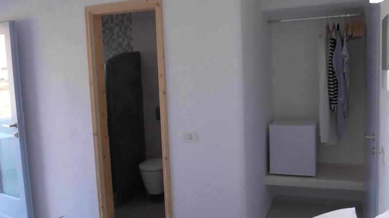Double or Twin Room with Partial Sea View image 3