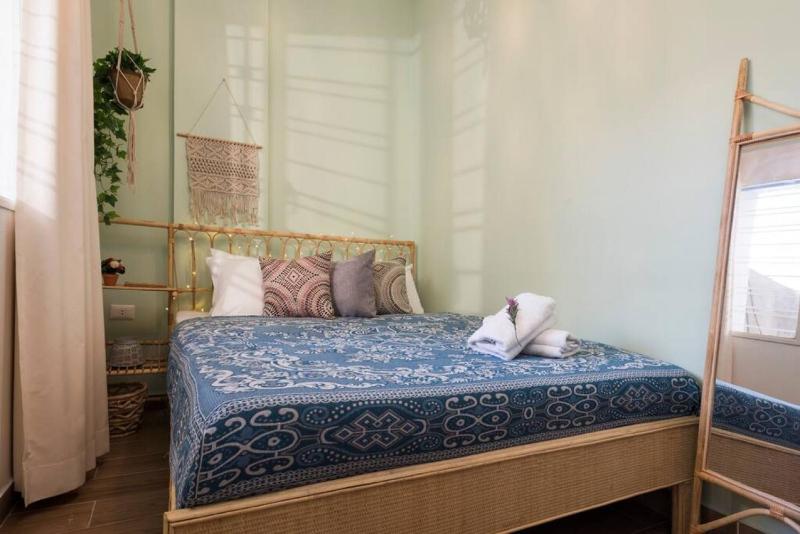 Boho-Chic Cozy 2BR - Apt & Balcony in Mar Mikhael - image 12