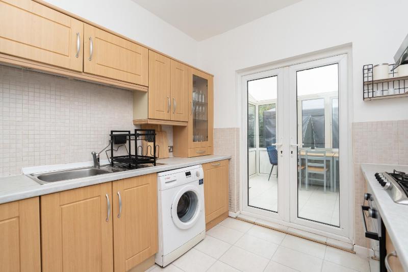 Open Mind Property - 9 Guests & Free Parking - image 8