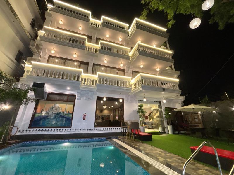 Walk 2 Taj A Boutique Abode - image 1