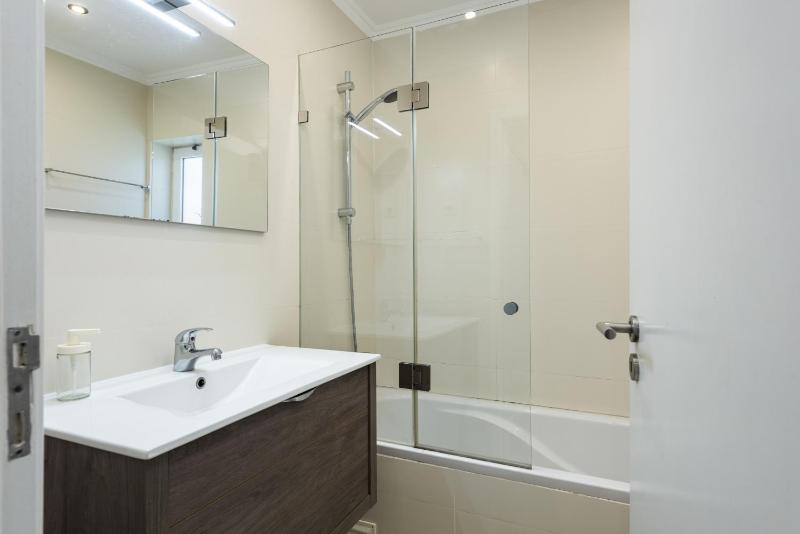 Moura One - Condominium with pool by HD - image 6