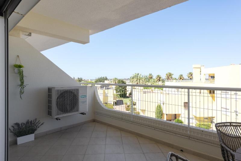 Moura One - Condominium with pool by HD - image 3