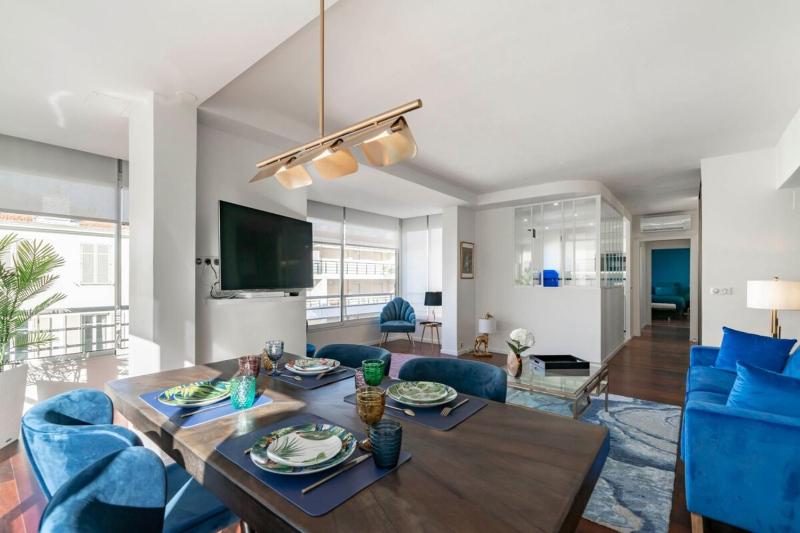 Sublime contemporary apartment in the heart of Cannes - image 8