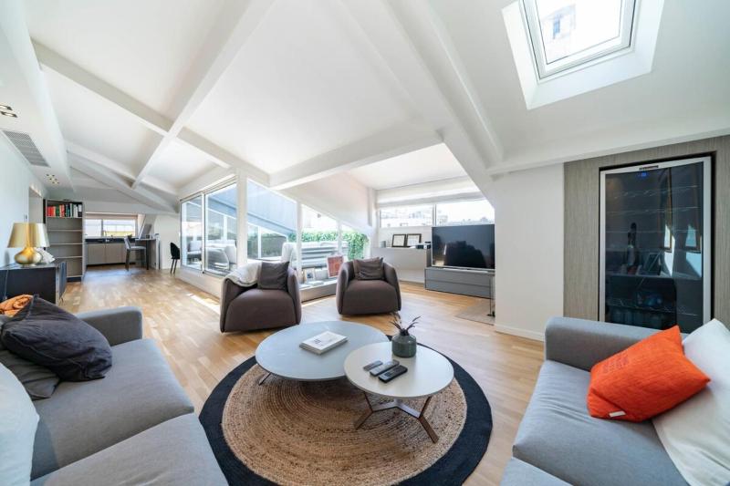 Magnificent duplex close to Carlton - image 1