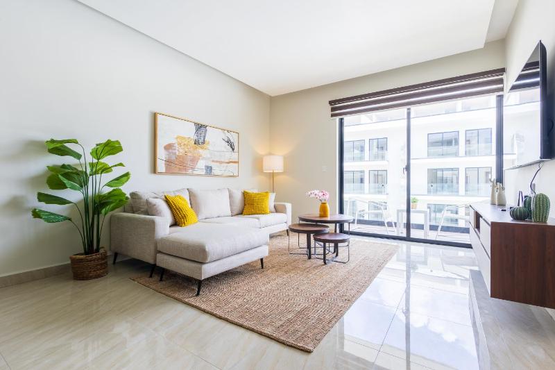 2BR Tropical Escape - Private Terrace BBQ Pool Walk to Beach - image 9