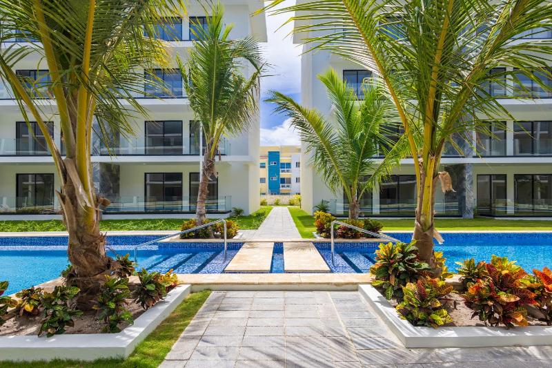 2BR Tropical Escape - Private Terrace BBQ Pool Walk to Beach - image 8