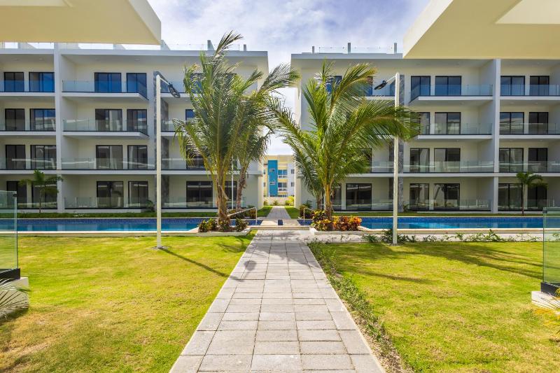 2BR Tropical Escape - Private Terrace BBQ Pool Walk to Beach - image 5