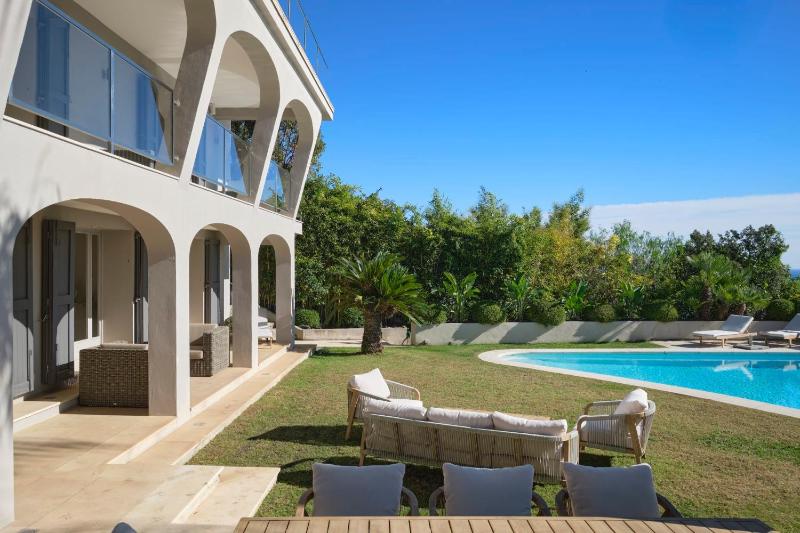 REF 2138 - Cannes - Villa sea view - image 14