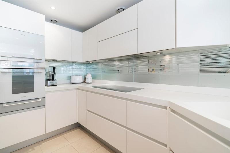 Brand new 3 bedrooms heart of Cannes - image 30