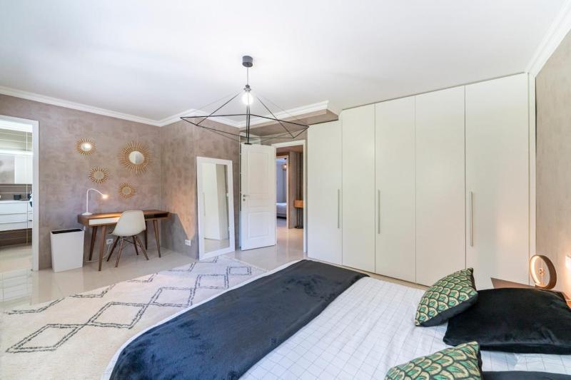 Brand new 3 bedrooms heart of Cannes - image 35