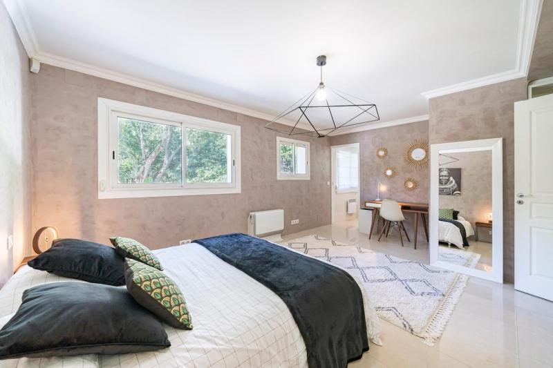 Brand new 3 bedrooms heart of Cannes - image 15