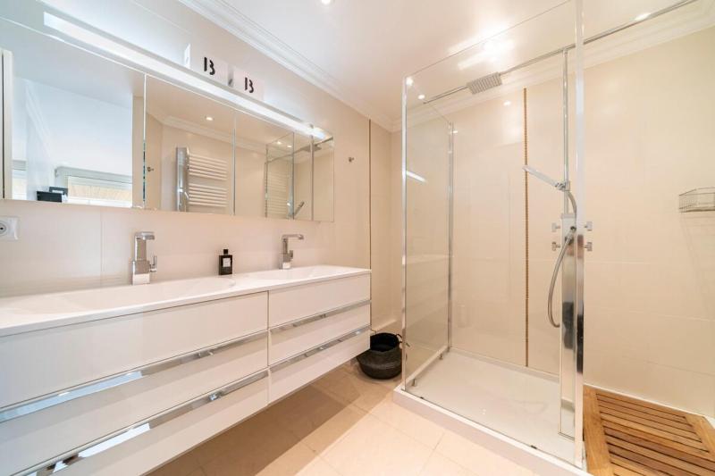 Brand new 3 bedrooms heart of Cannes - image 10
