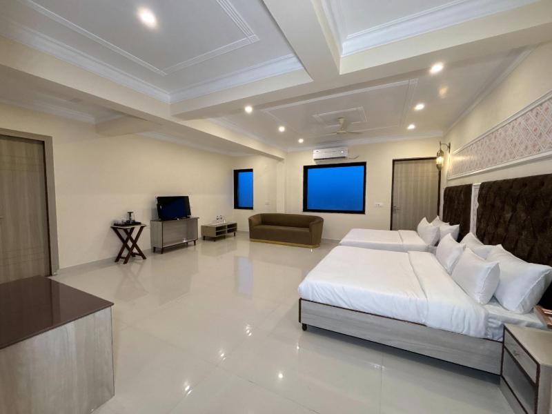 Walk 2 Taj A Boutique Abode - image 3
