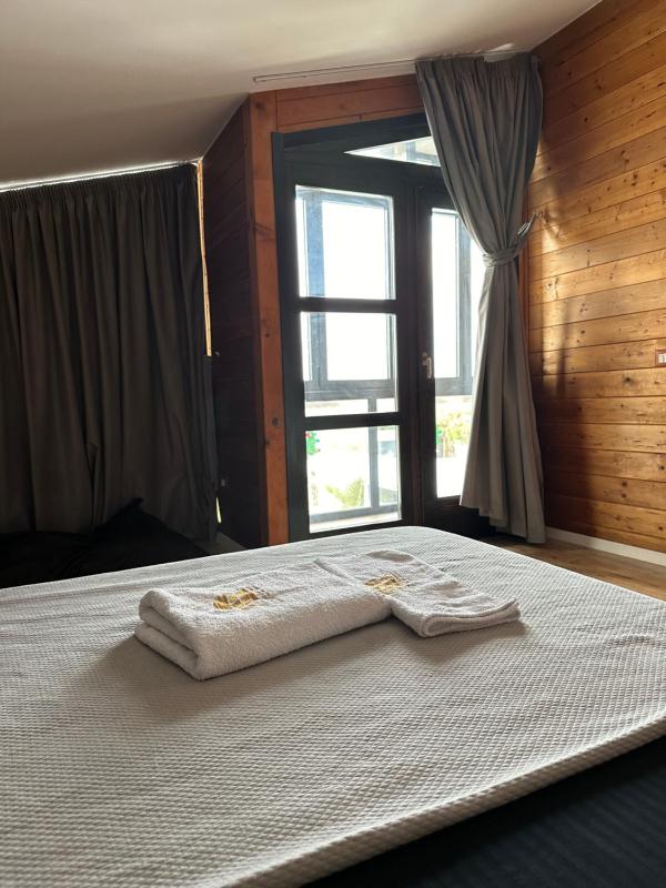 Isea Wood Villa - image 14