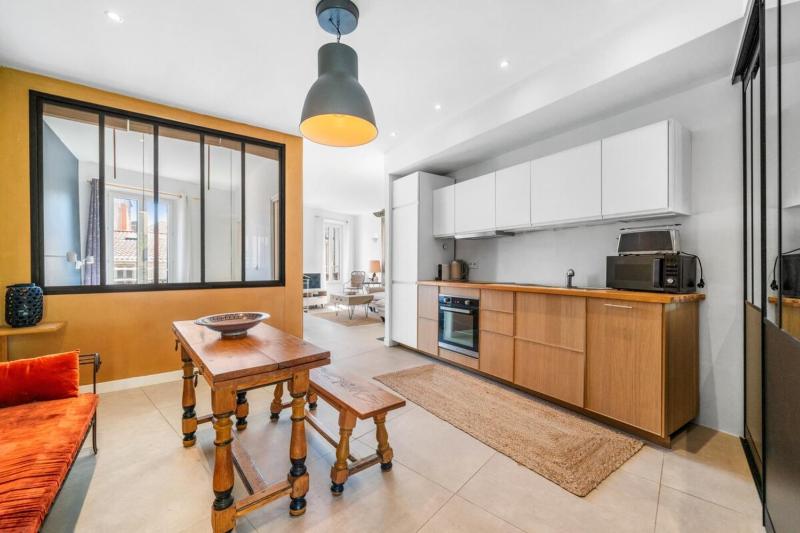Brand new one bedroom in the heart of Cannes - image 1