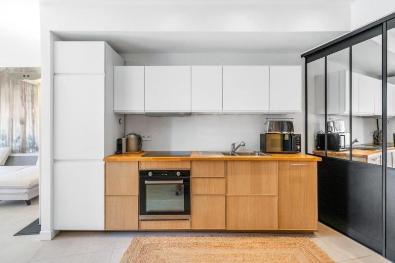 Brand new one bedroom in the heart of Cannes - image 3