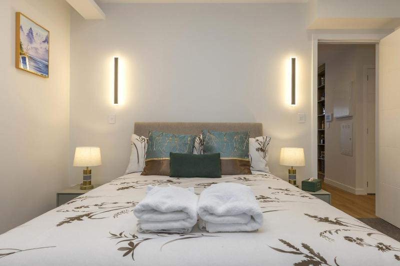 Lake Haven apartment 2 - superb location near lake and town - image 1