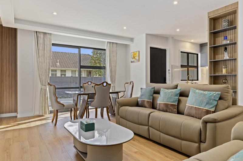 Lake Haven apartment 2 - superb location near lake and town - image 16