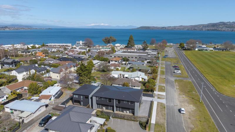 Lake Haven apartment 2 - superb location near lake and town - image 19