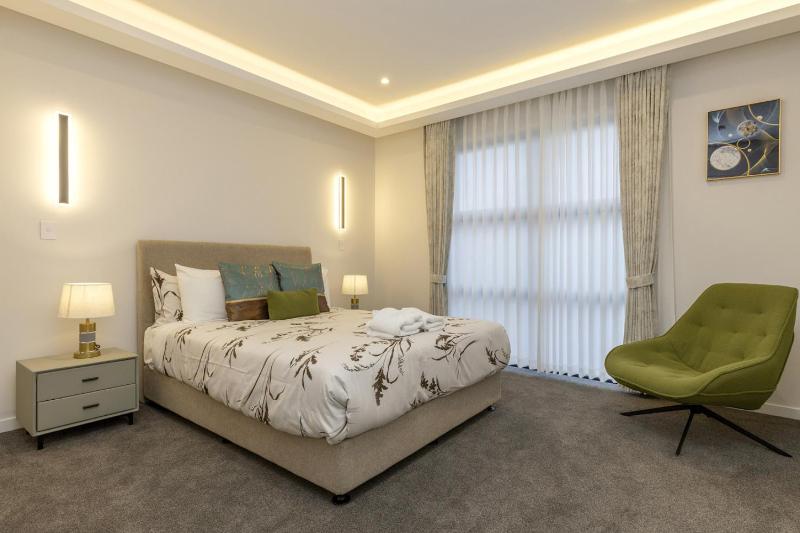 Lake Haven apartment 2 - superb location near lake and town - image 21