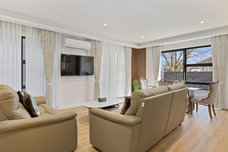 Lake Haven apartment 2 - superb location near lake and town - image 24