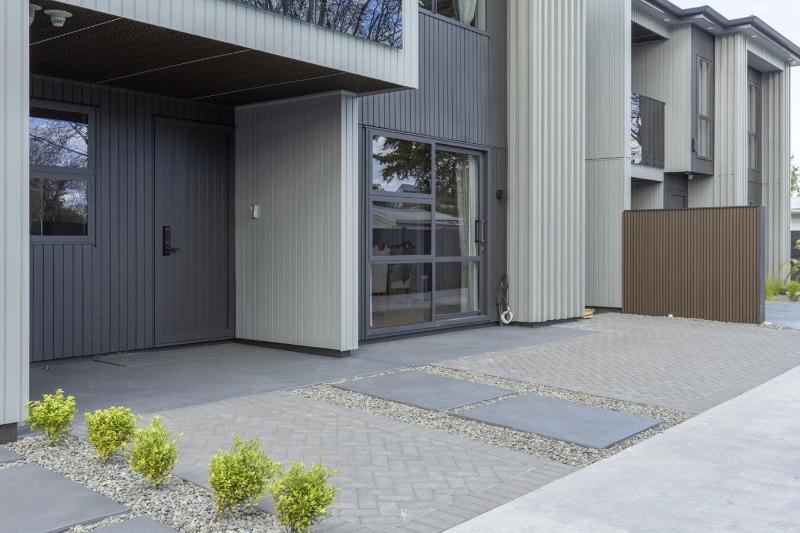 Lake Haven apartment 2 - superb location near lake and town - image 18