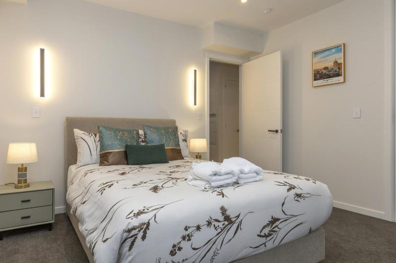 Lake Haven apartment 2 - superb location near lake and town - image 5