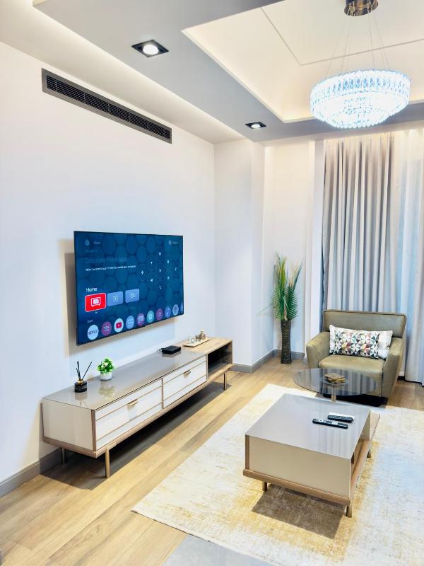 Elite Luxury Suites at Diamond in City - image 5