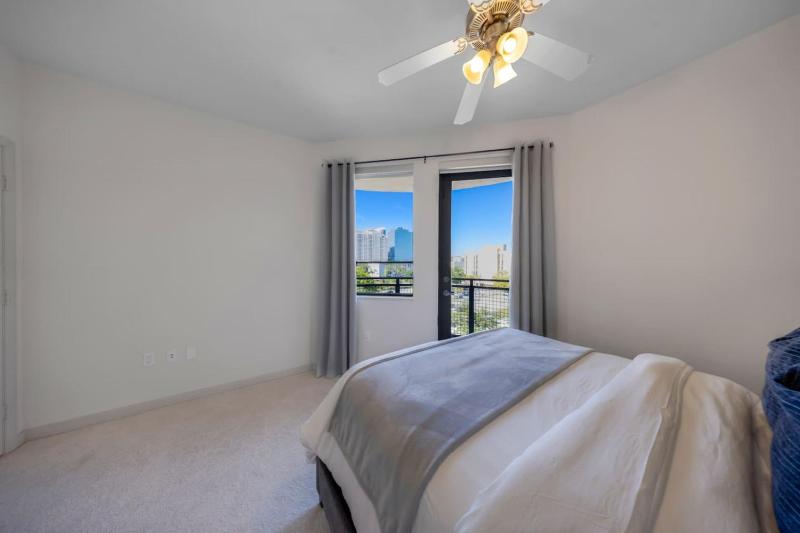 Prestige Living in DTWN 3 Min From Las Olas - image 9