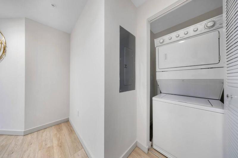 Aqua Luxe in DTWN 3 Min From Las Olas - image 12