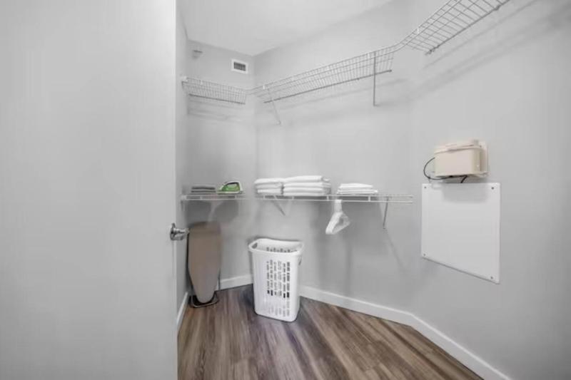 Modern Palmera in DTWN 3 Min From Las Olas - image 47