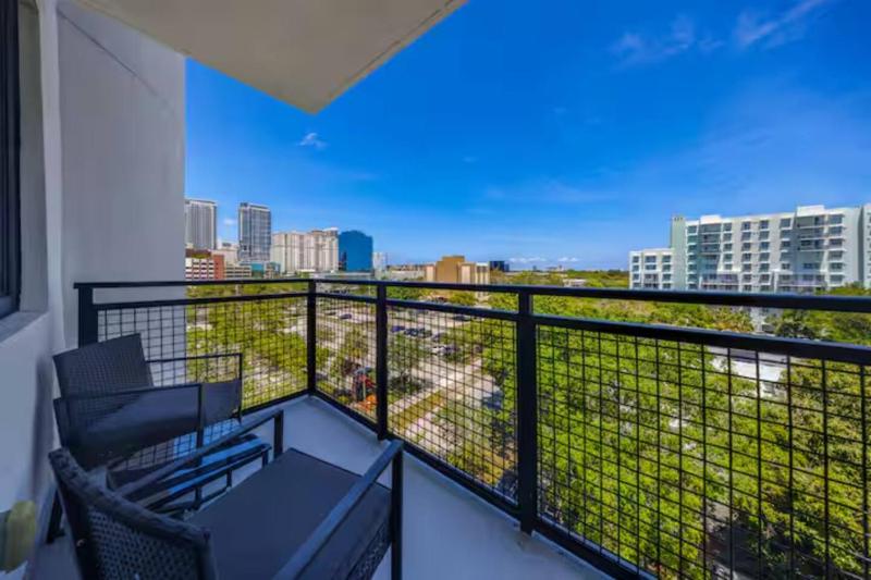 Modern Palmera in DTWN 3 Min From Las Olas - image 44