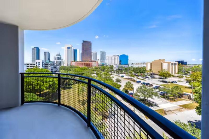 Modern Palmera in DTWN 3 Min From Las Olas - image 50