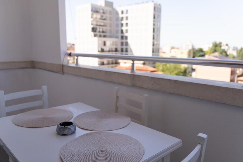 Emma Apartments Central 2BR 2 Bath & Balcony - image 7