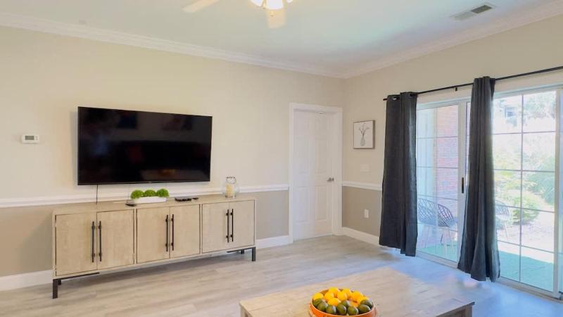 Spacious 2BR Condo First Floor Retreat - image 27