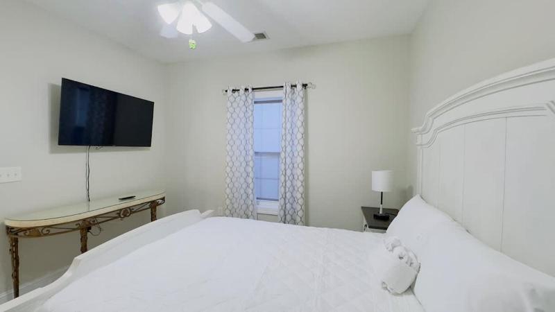 Spacious 2BR Condo First Floor Retreat - image 14