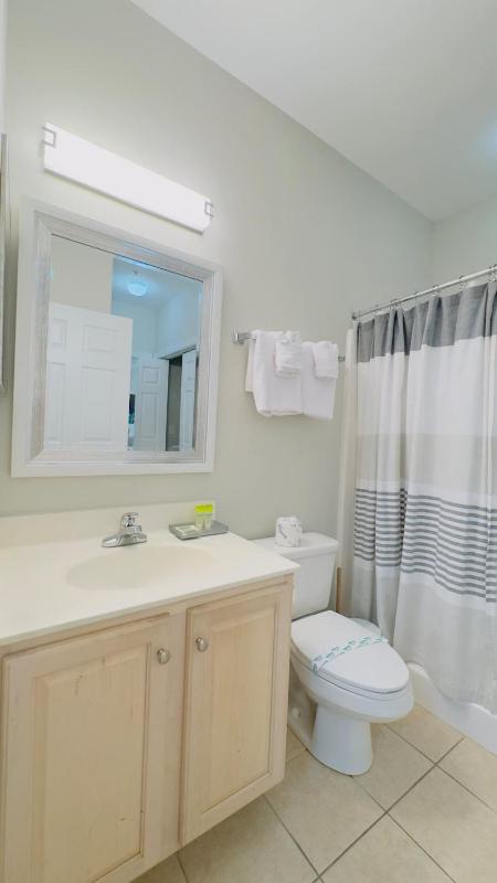 Spacious 2BR Condo First Floor Retreat - image 24