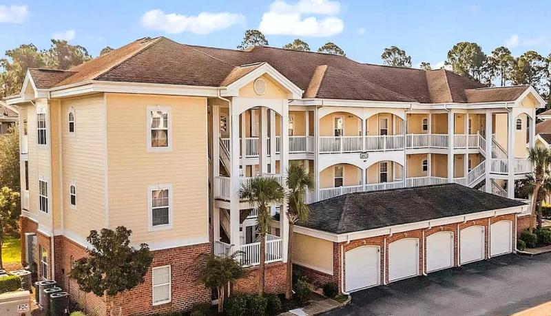 Spacious 2BR Condo First Floor Retreat - image 16