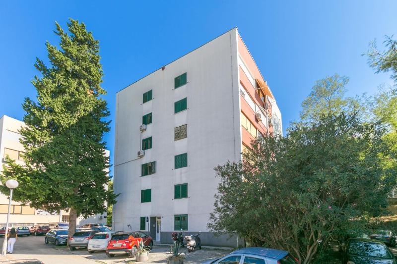 Apartments with WiFi Split - 24912 - image 1