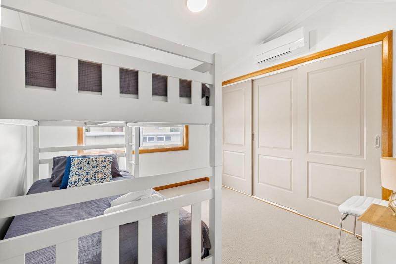 Sandlewood Breeze - Pet Friendly - Community Pool - image 7