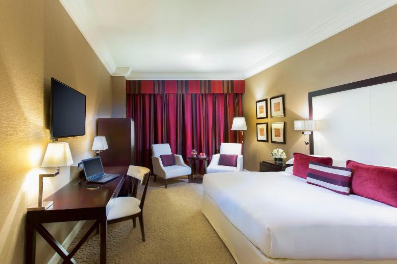 Premium Executive King Room - includes Premium Guest Benefits image 3