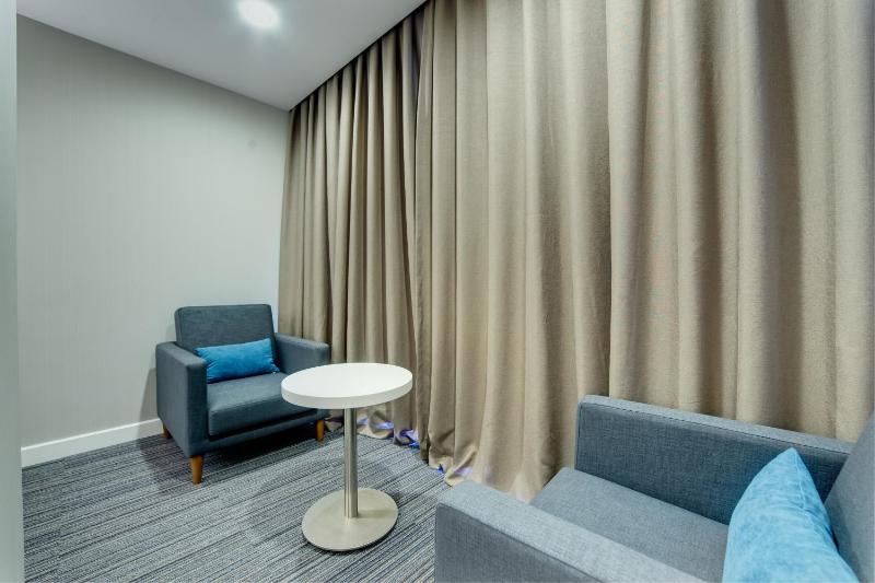 Executive King Suite image 2